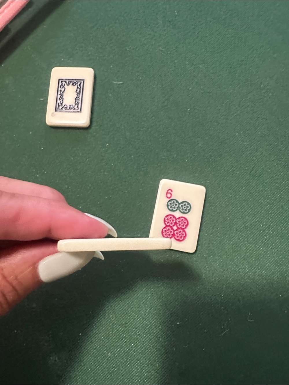 Travel Mahjong Tile Set with Clear Carry Case - Picture 4 of 9